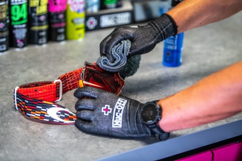 219 Środek do czyszczenia wizjerów i gogli 250 ml