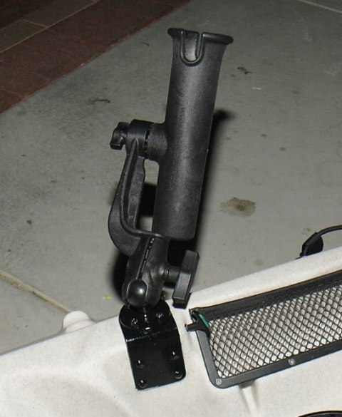 Uchwyt do wędek w kształcie tuby z ramieniem zapadkowym