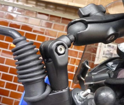 Podstawa motocyklowa Twist and Tilt™ z 1-calową głowicą obrotową