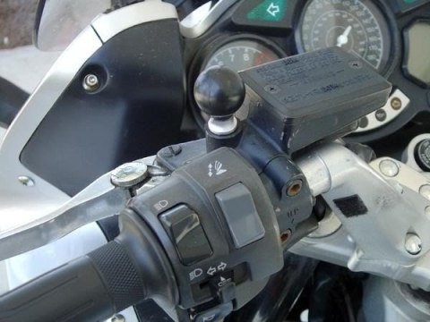 Głowica obrotowa połączona ze śrubą M10 (skok gwintu 1.5 cala)