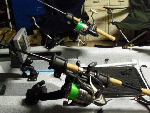 Uchwyt do wędek z ramieniem zapadkowym