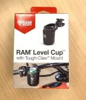 Uchwyt na kubek RAM Level Cup™ z niewielką klamrą Tough-Claw™.