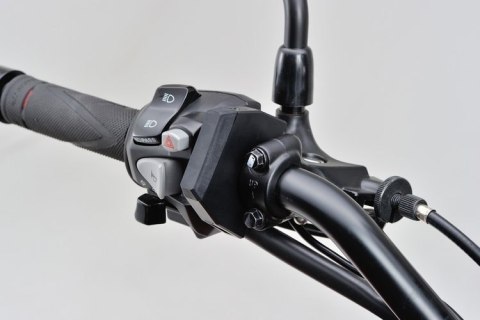 89371 Źródła zasilania z 1 portem USB na smukłej obejmie do montażu na kierownicy motocykla