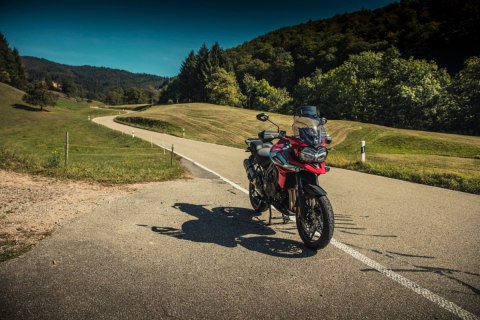 Szyba MRA SUZUKI GSX-R 750 WVBD 2000-2003 forma R bezbarwna