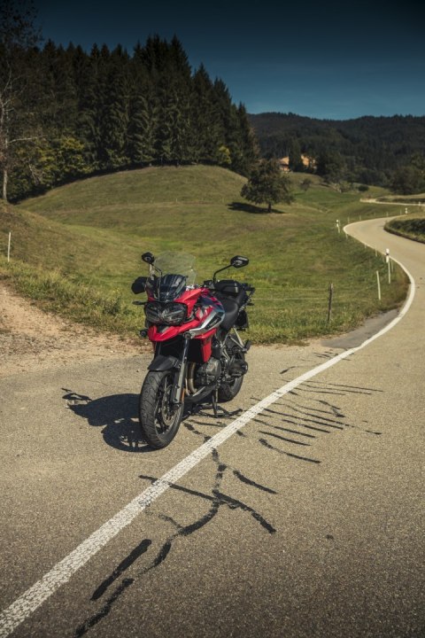 Szyba MRA SUZUKI SV 650 S AV -2002 forma R czarna