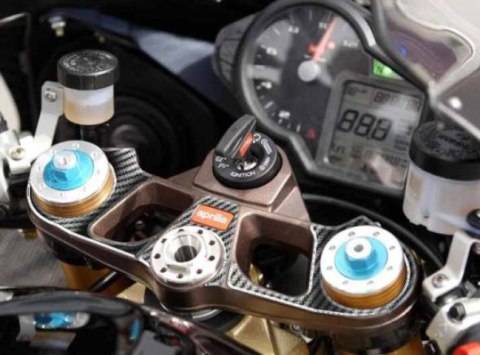 Naklejka na półkę Aprilia RSV1000 '06-10